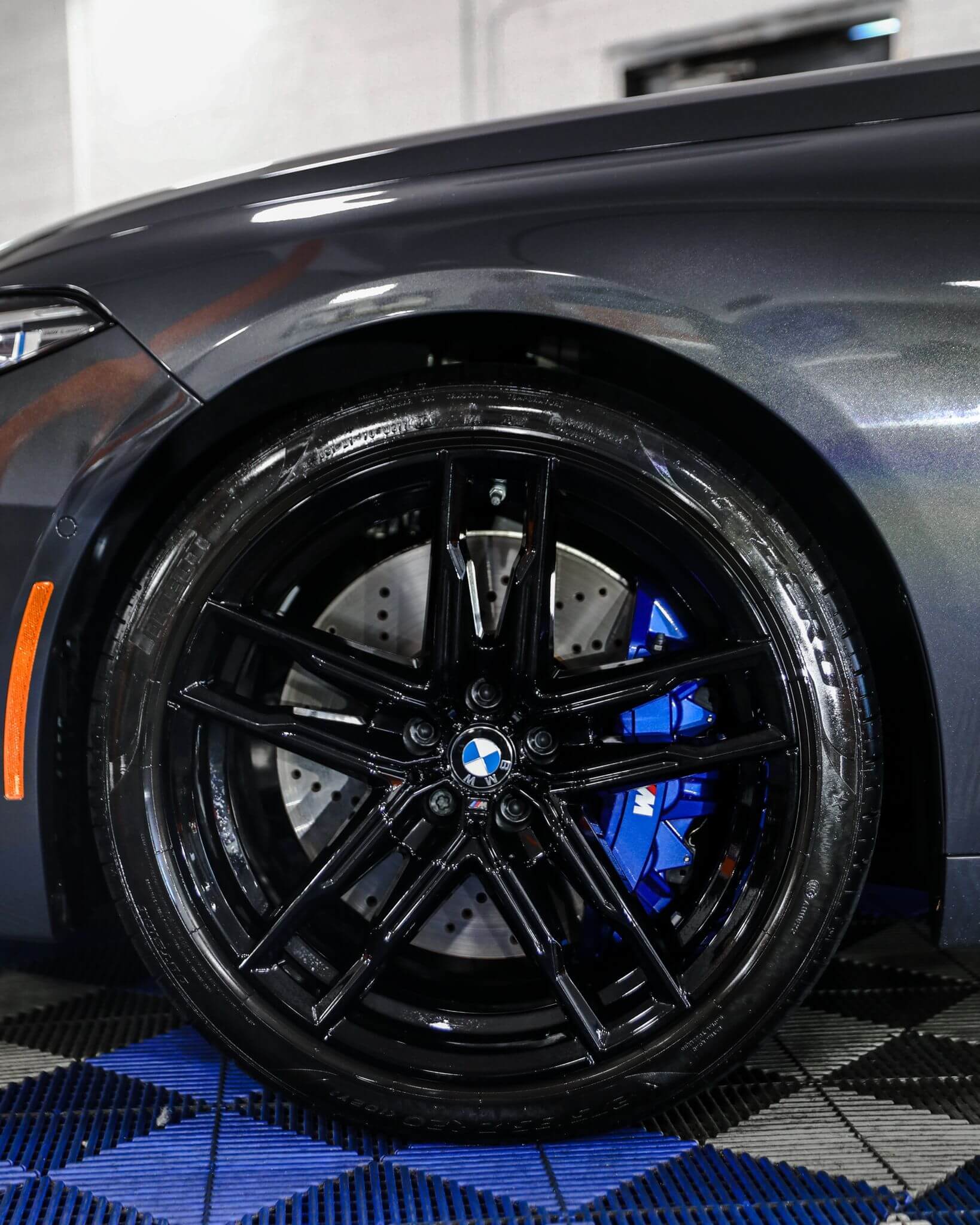 Gloss Shiny Blue Caliper
